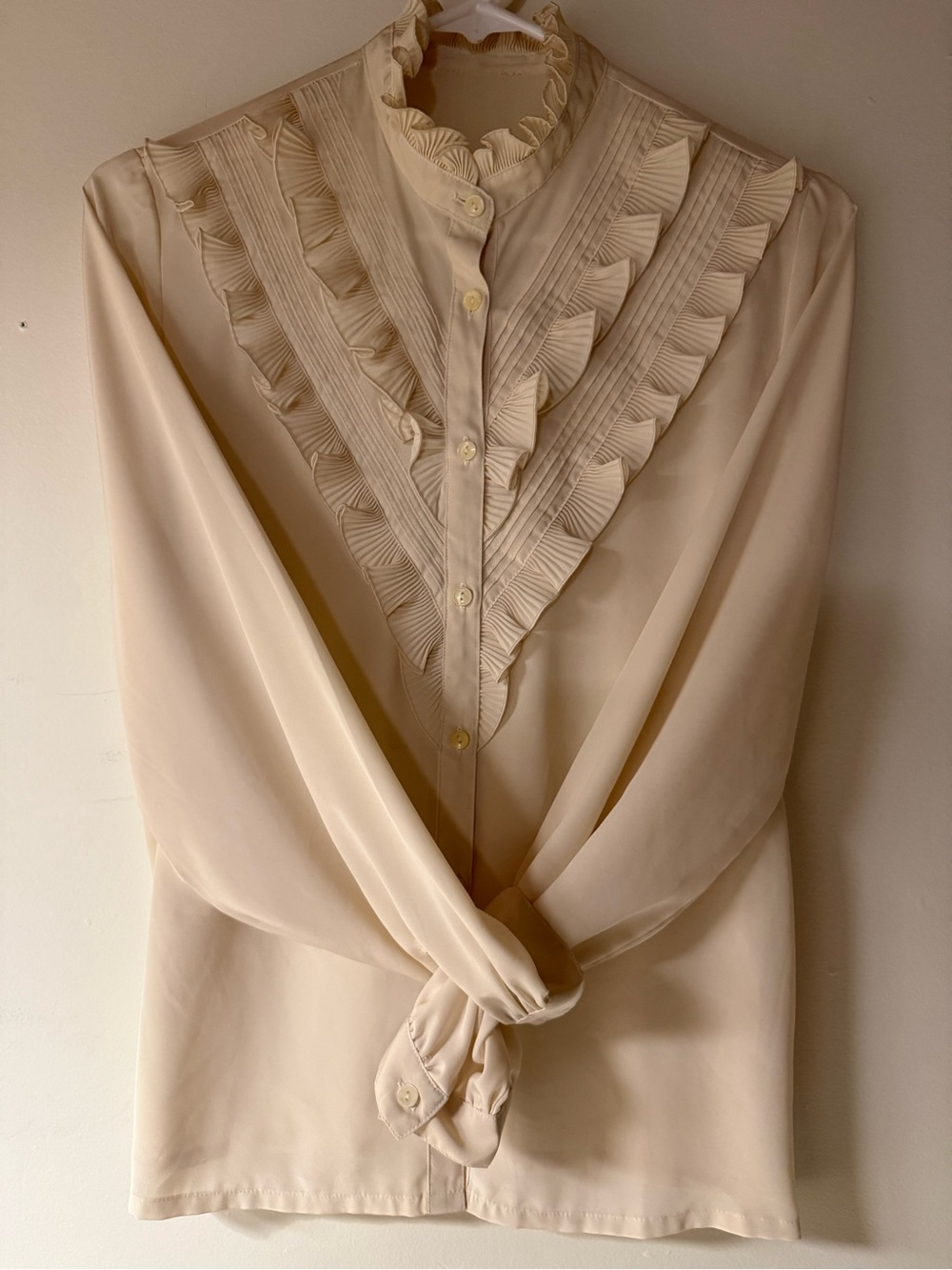 Vint Ivory Cream Ruffle Blouse Cottagecore
Romantic Victorian Frilly 1980 Office